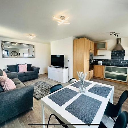 2 Bed Modern Apartment 스완지 외부 사진