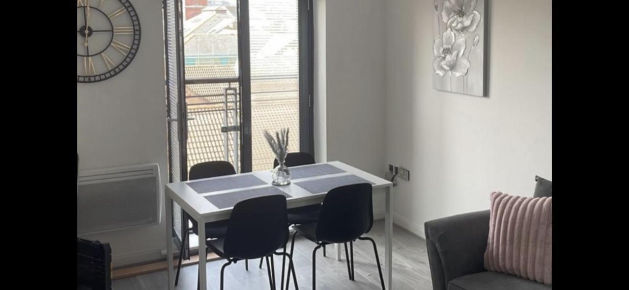 2 Bed Modern Apartment 스완지 외부 사진