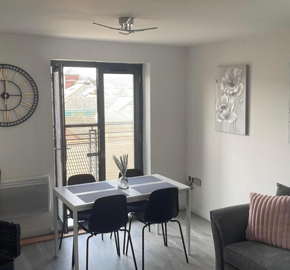 2 Bed Modern Apartment 스완지 외부 사진