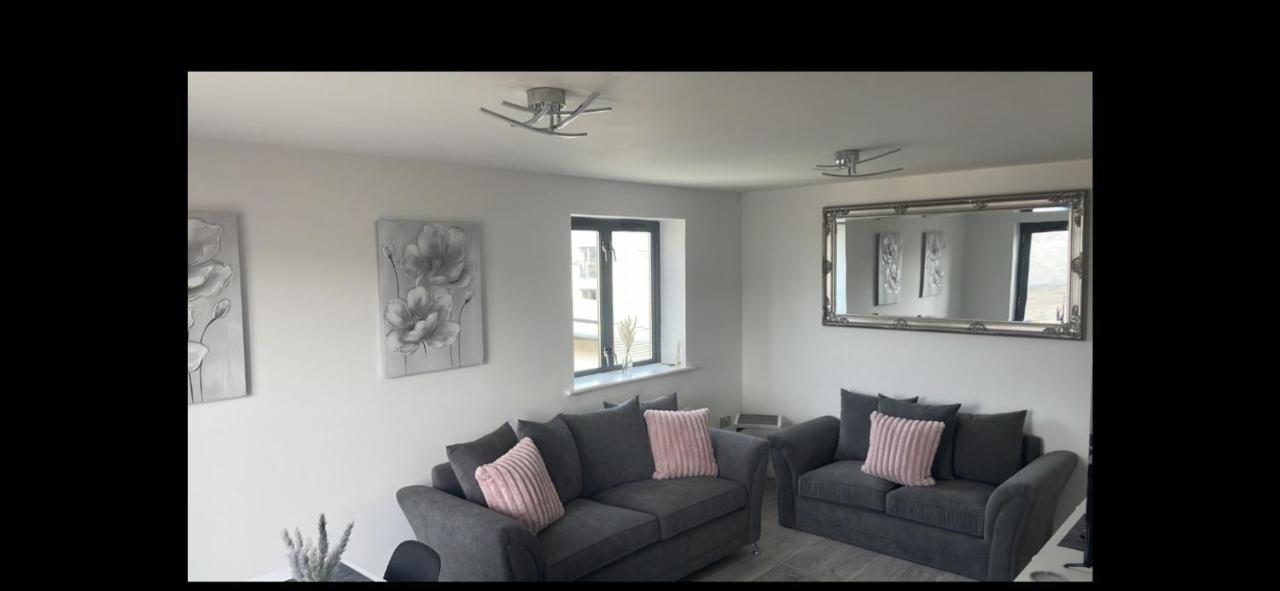 2 Bed Modern Apartment 스완지 외부 사진