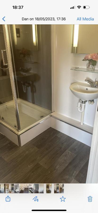2 Bed Modern Apartment 스완지 외부 사진